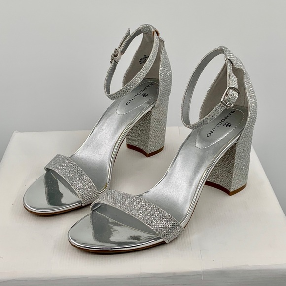 NWT Bandolino Women’s Armory Ankle Strap Silver Sandals Shoes - Picture 7 of 9